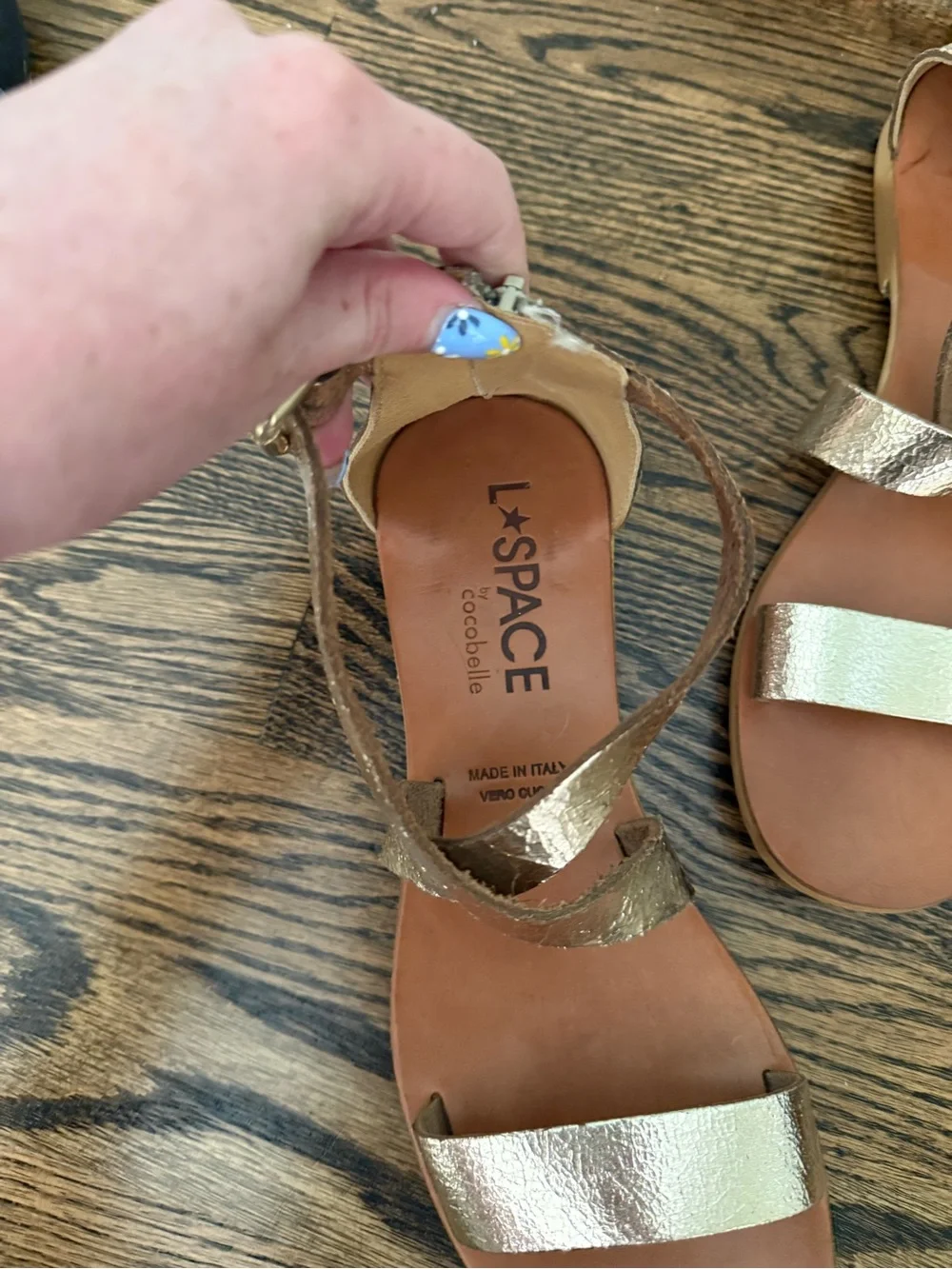 l*space Gold Metallic Leather T-Strap Sandals